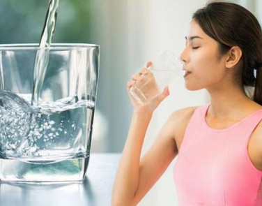 Những lợi ích bất ngờ khi uống đủ nước mỗi ngày